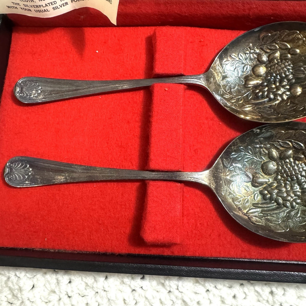Vtg Set Of 2 Sheffield England 24k Gold Plated Serving Spoons Original Case EPNS - Picture 2 of 12